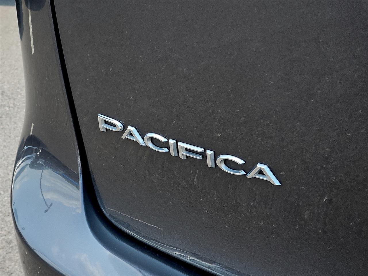 Chrysler Pacifica Touring L FWD 2023