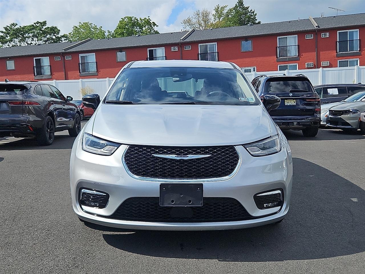 Chrysler Pacifica Touring L FWD 2024
