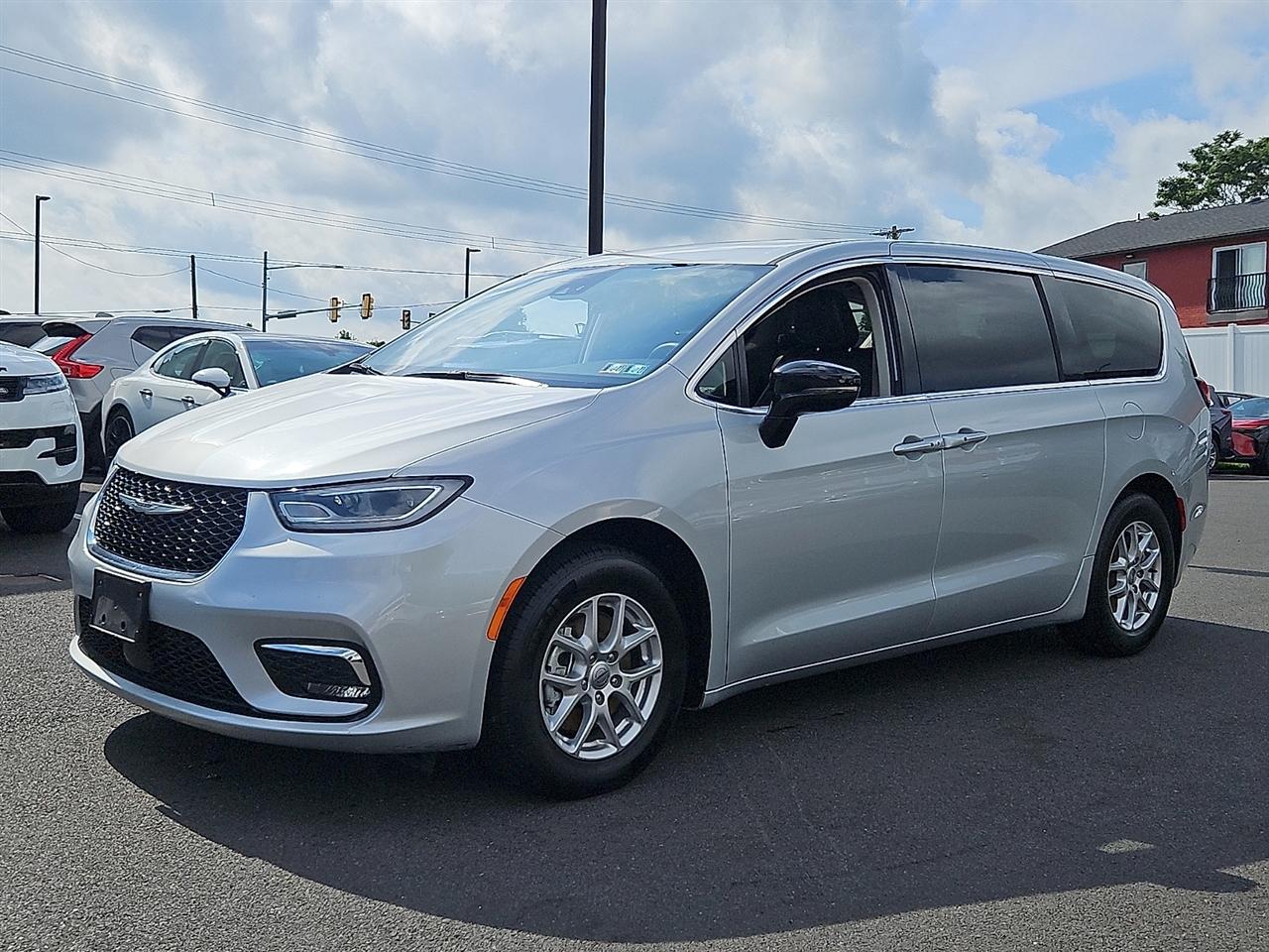 Chrysler Pacifica Touring L FWD 2024