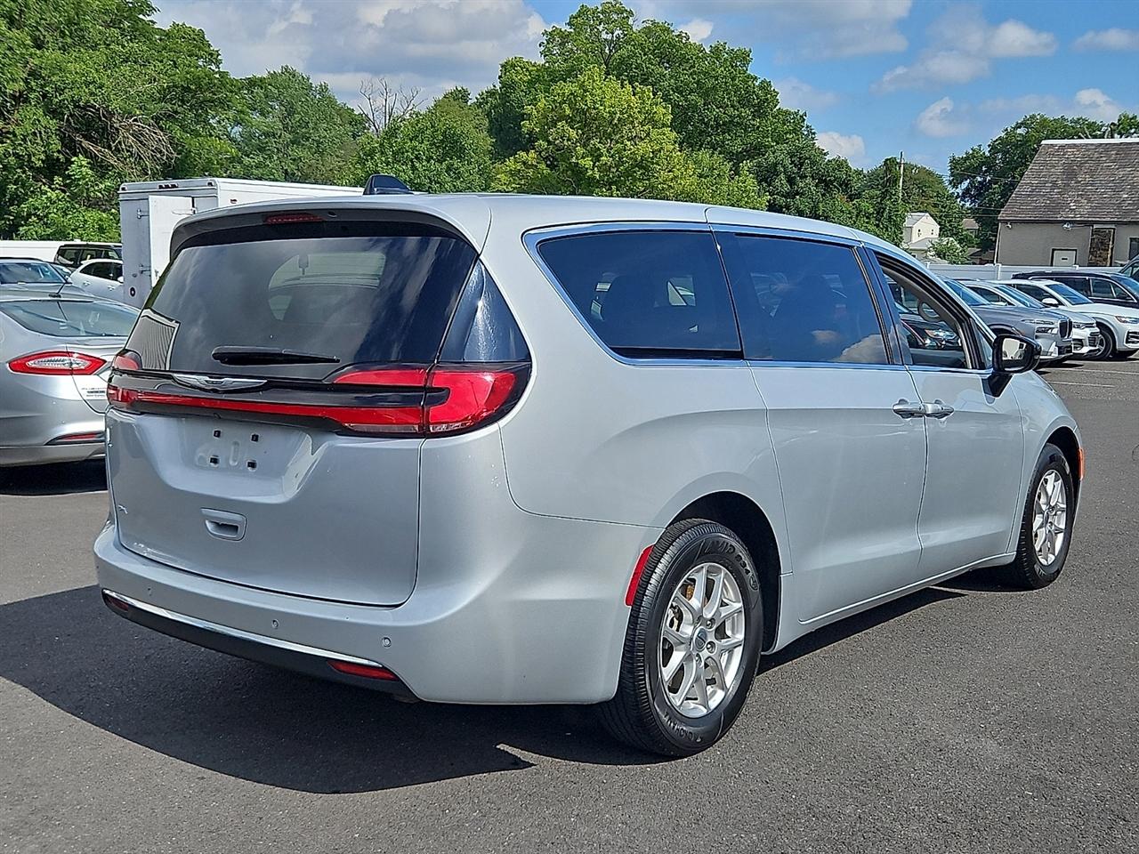 Chrysler Pacifica Touring L FWD 2024