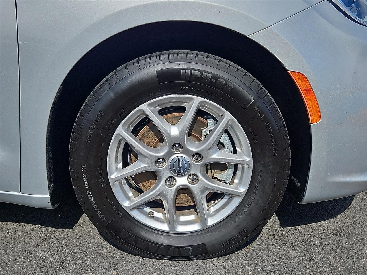 Chrysler Pacifica Touring L FWD 2024