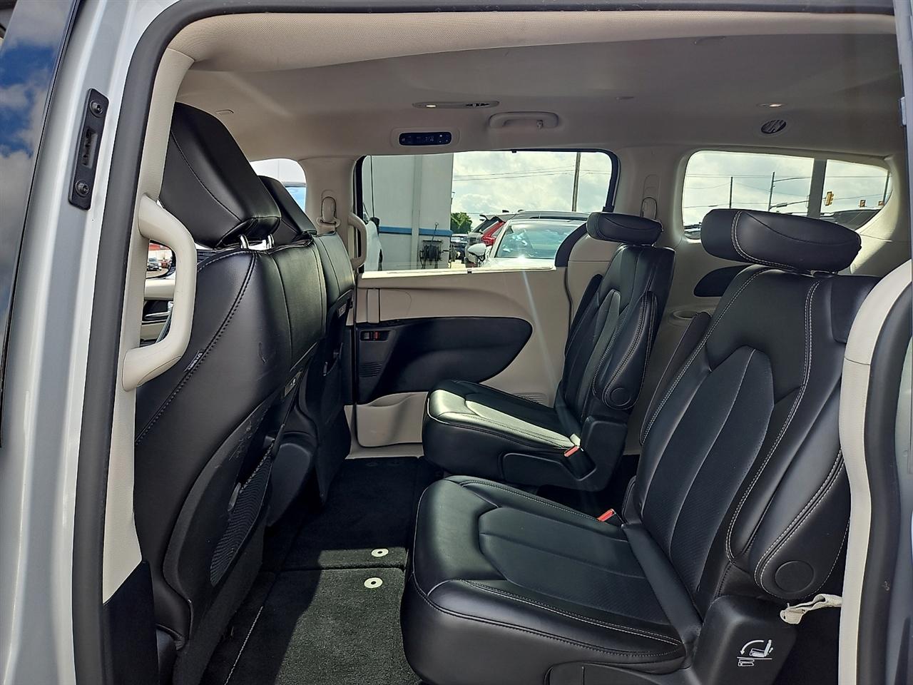 Chrysler Pacifica Touring L FWD 2024