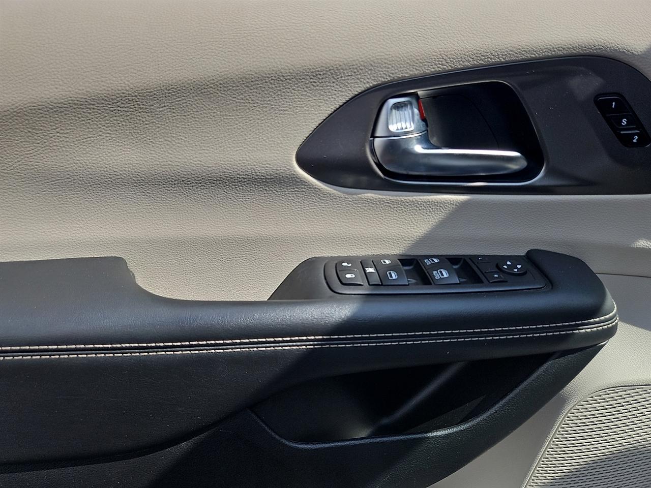 Chrysler Pacifica Touring L FWD 2024