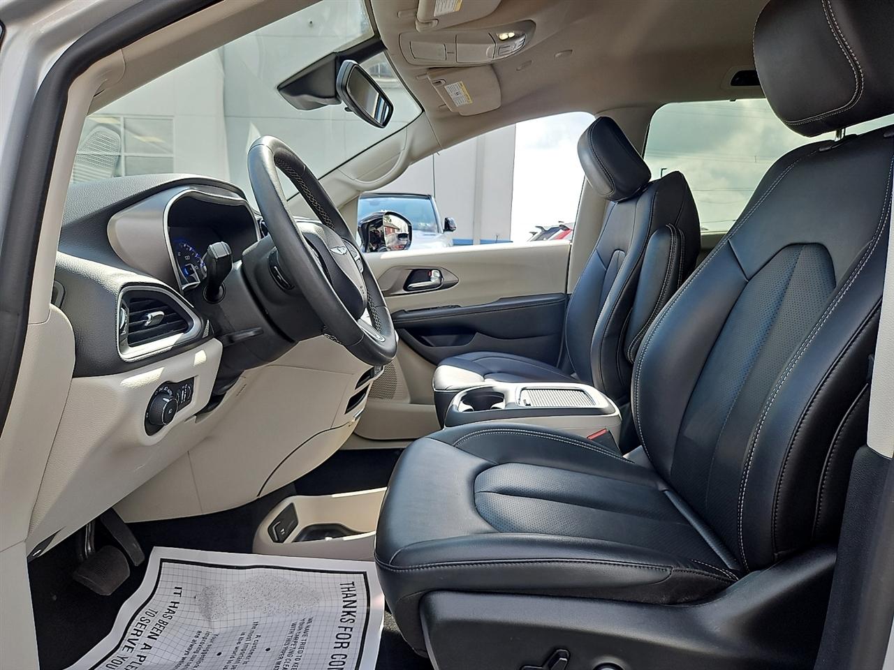 Chrysler Pacifica Touring L FWD 2024