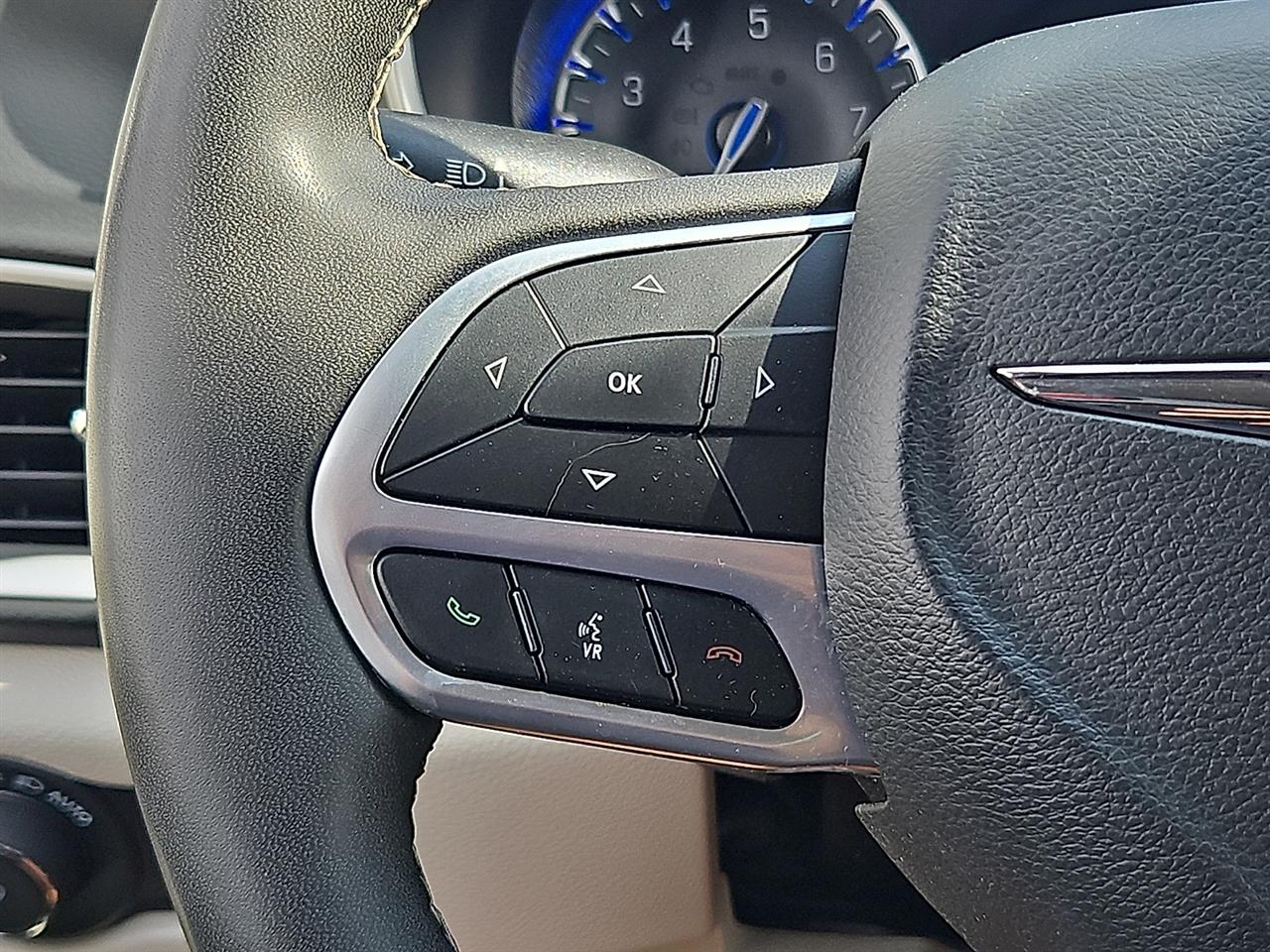 Chrysler Pacifica Touring L FWD 2024