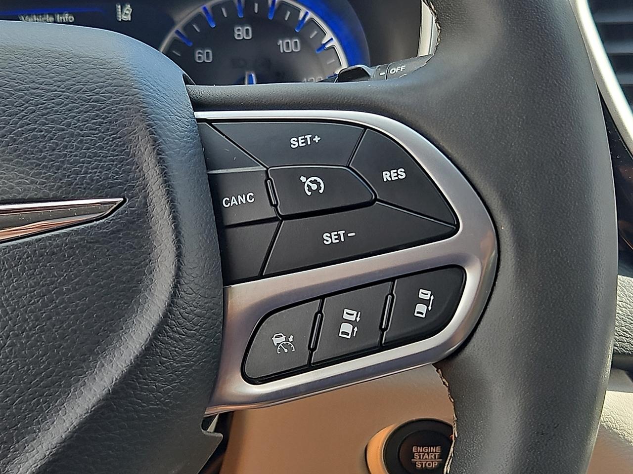Chrysler Pacifica Touring L FWD 2024