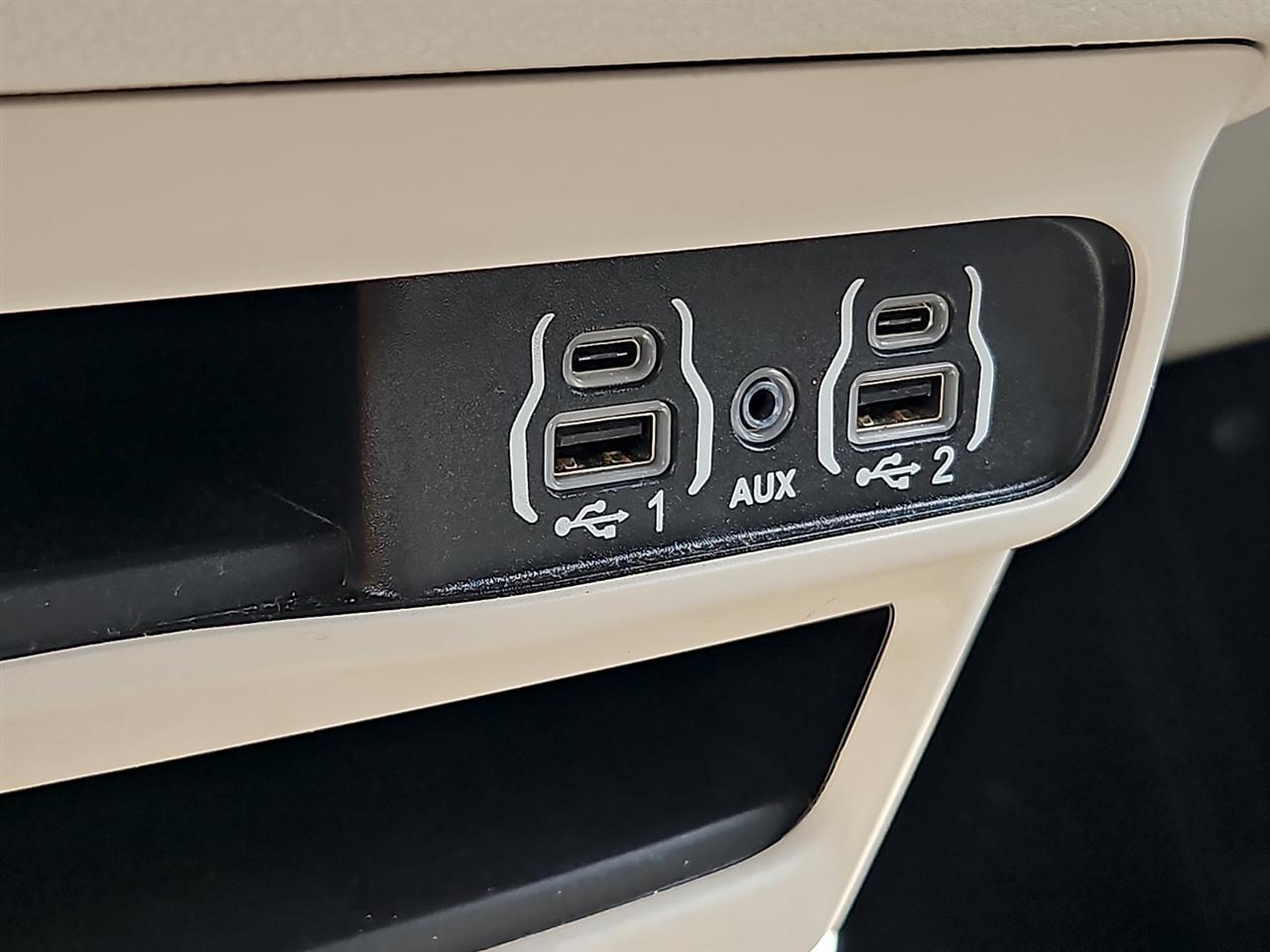 Chrysler Pacifica Touring L FWD 2024