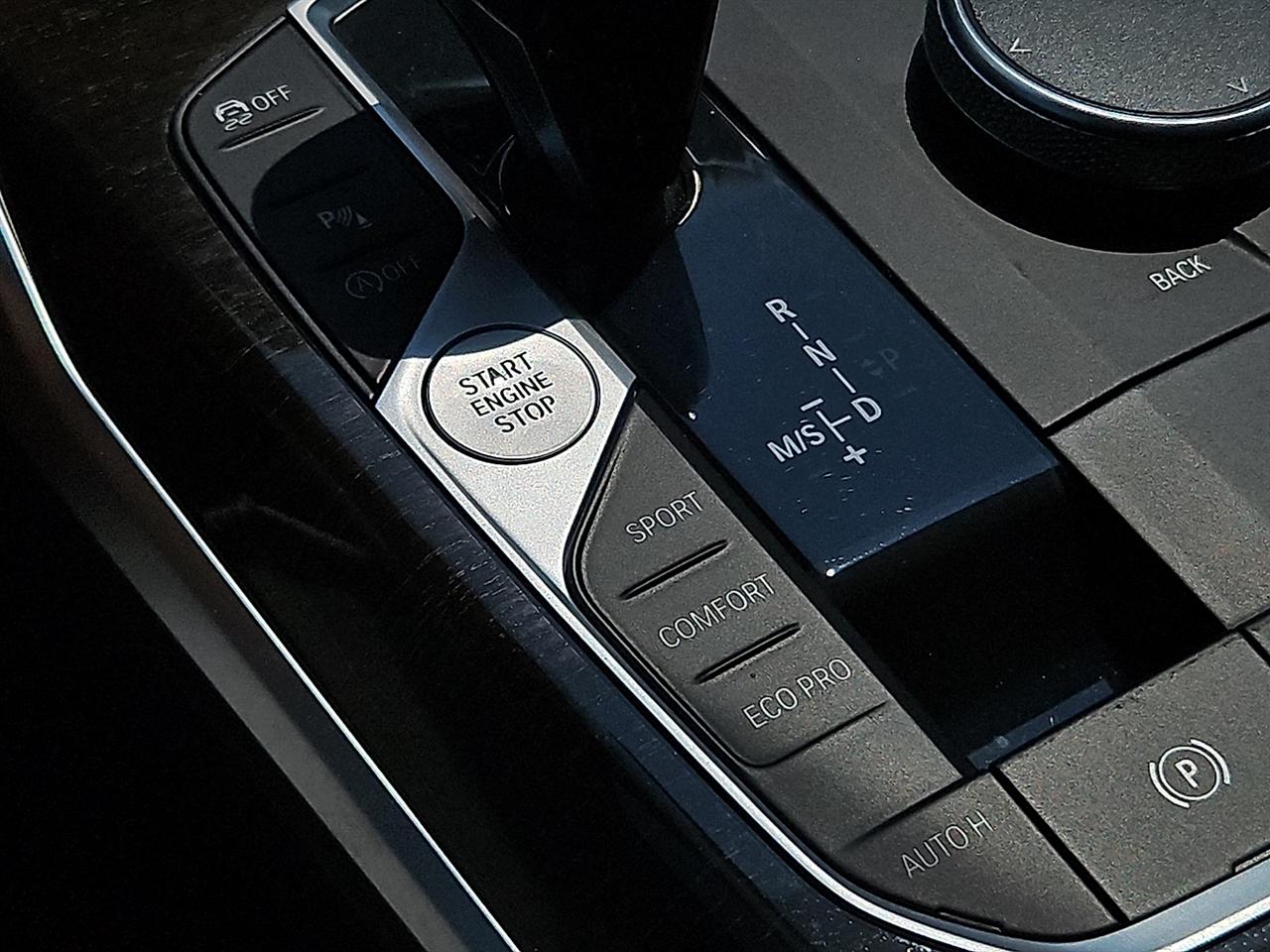 BMW 3 Series 330i xDrive Sedan North America 2022