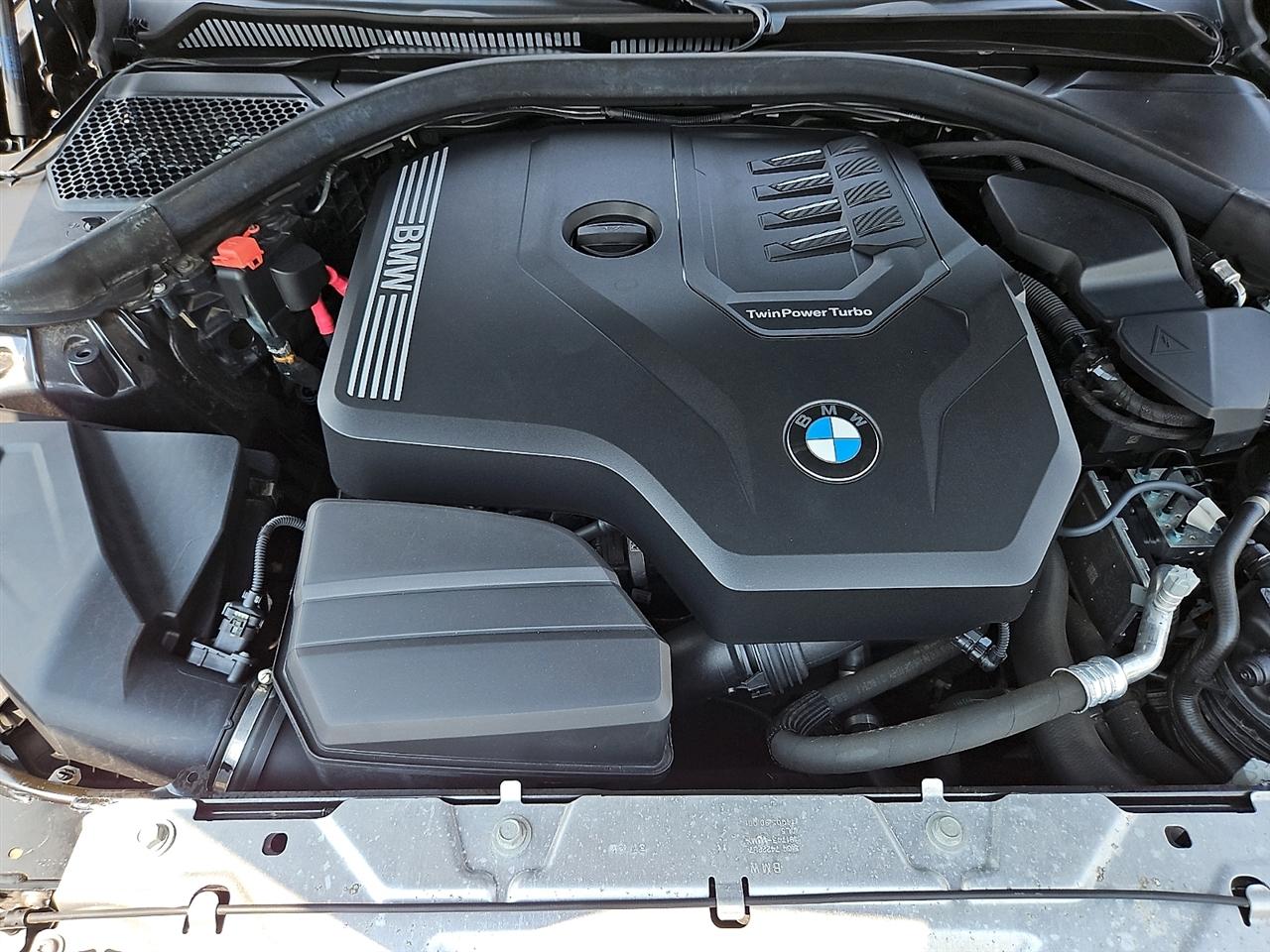 BMW 3 Series 330i xDrive Sedan North America 2022