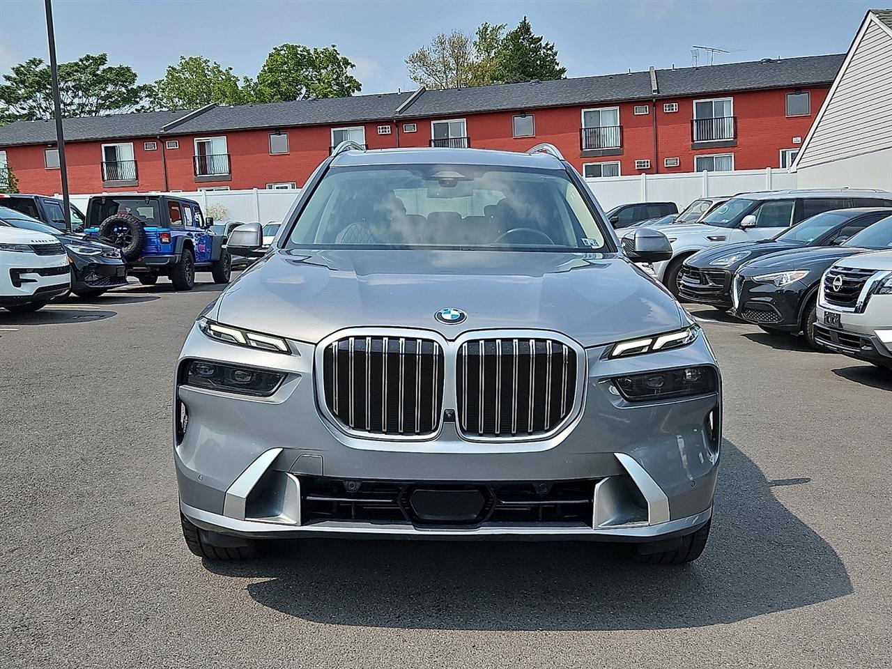 BMW X7 xDrive40i Sports Activity Vehicle 2025