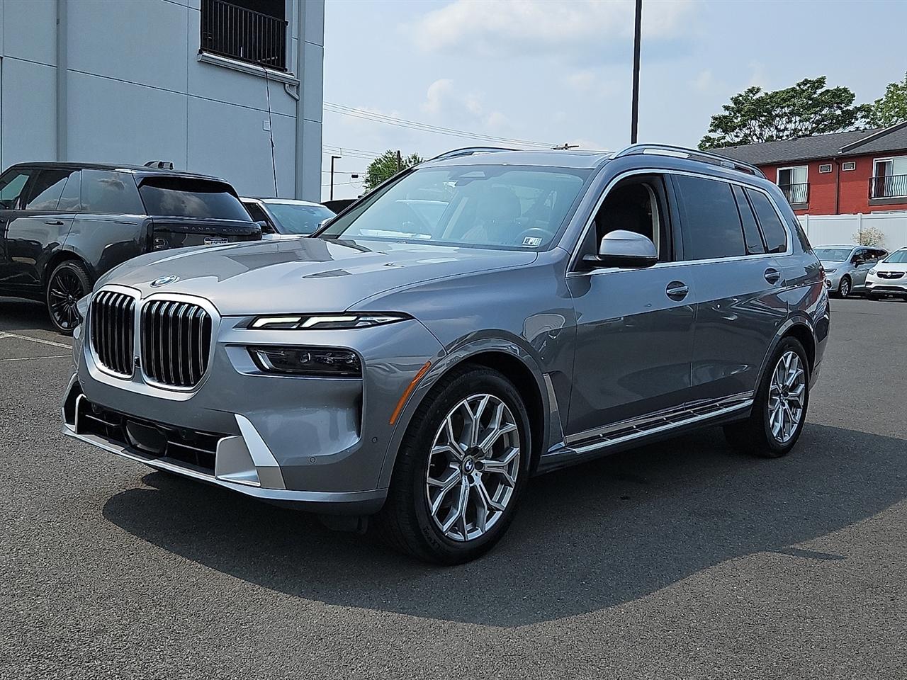 BMW X7 xDrive40i Sports Activity Vehicle 2025
