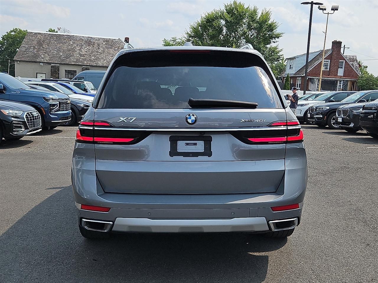 BMW X7 xDrive40i Sports Activity Vehicle 2025