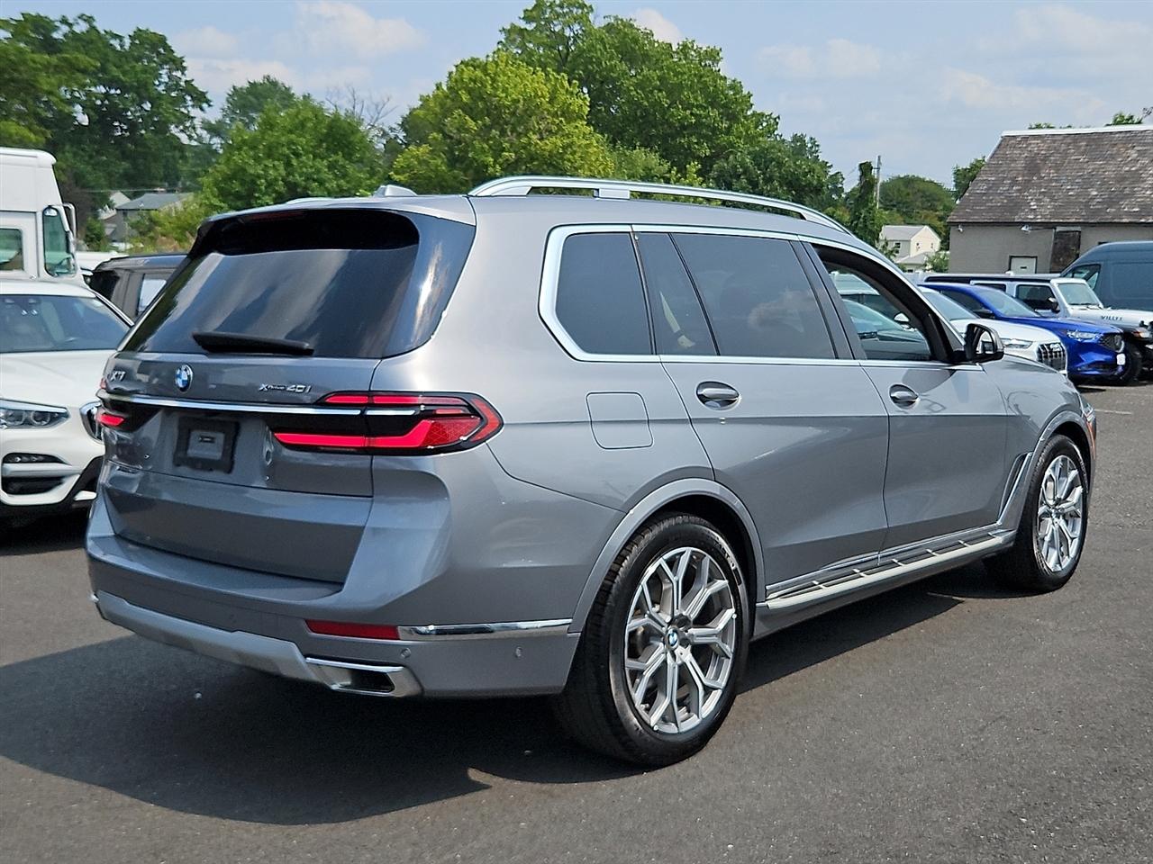 BMW X7 xDrive40i Sports Activity Vehicle 2025