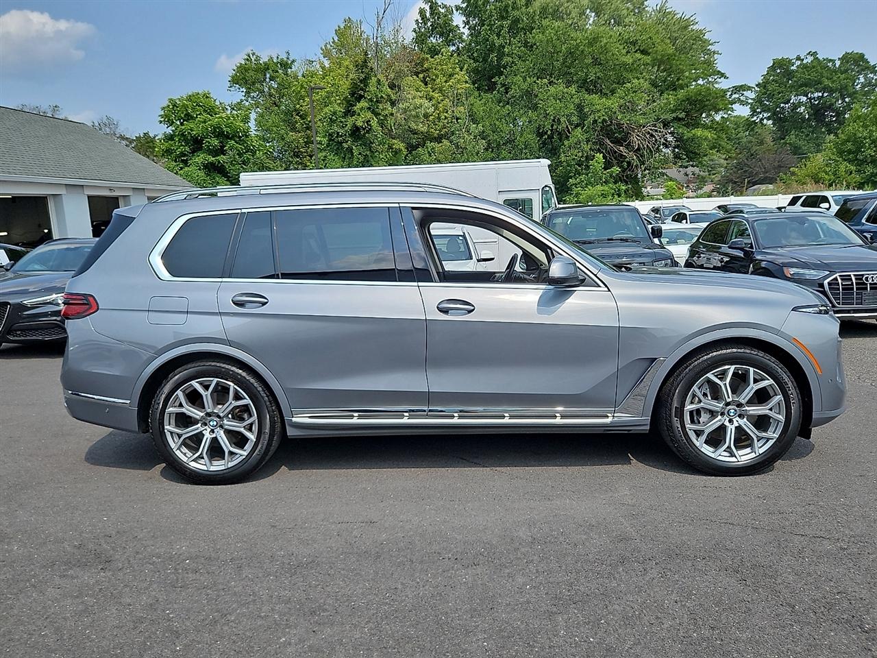 BMW X7 xDrive40i Sports Activity Vehicle 2025