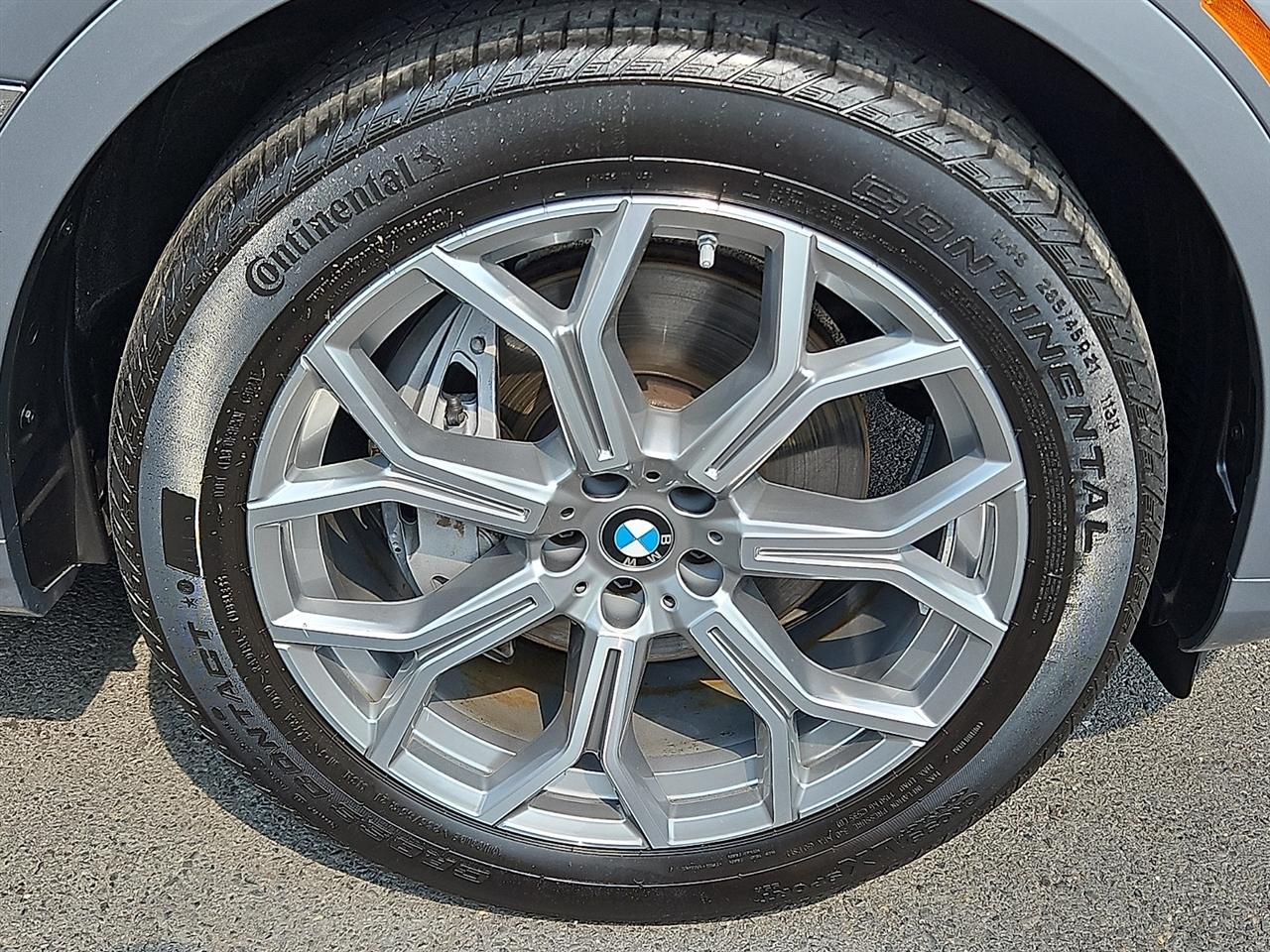 BMW X7 xDrive40i Sports Activity Vehicle 2025