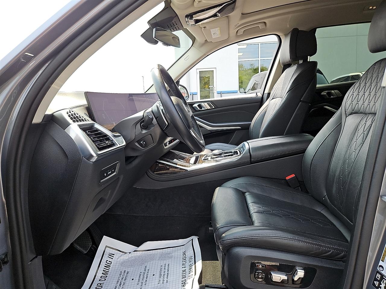 BMW X7 xDrive40i Sports Activity Vehicle 2025