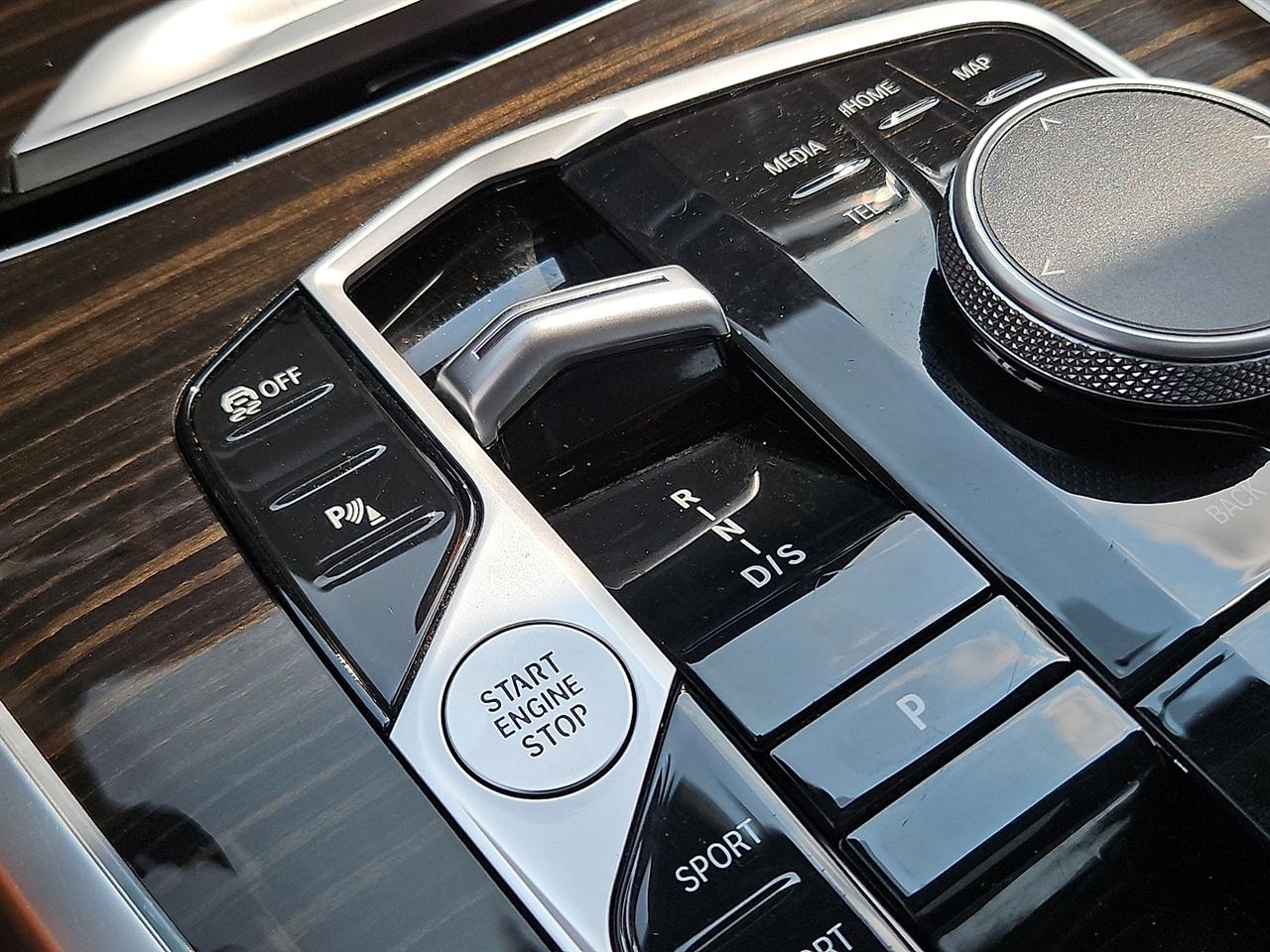 BMW X7 xDrive40i Sports Activity Vehicle 2025