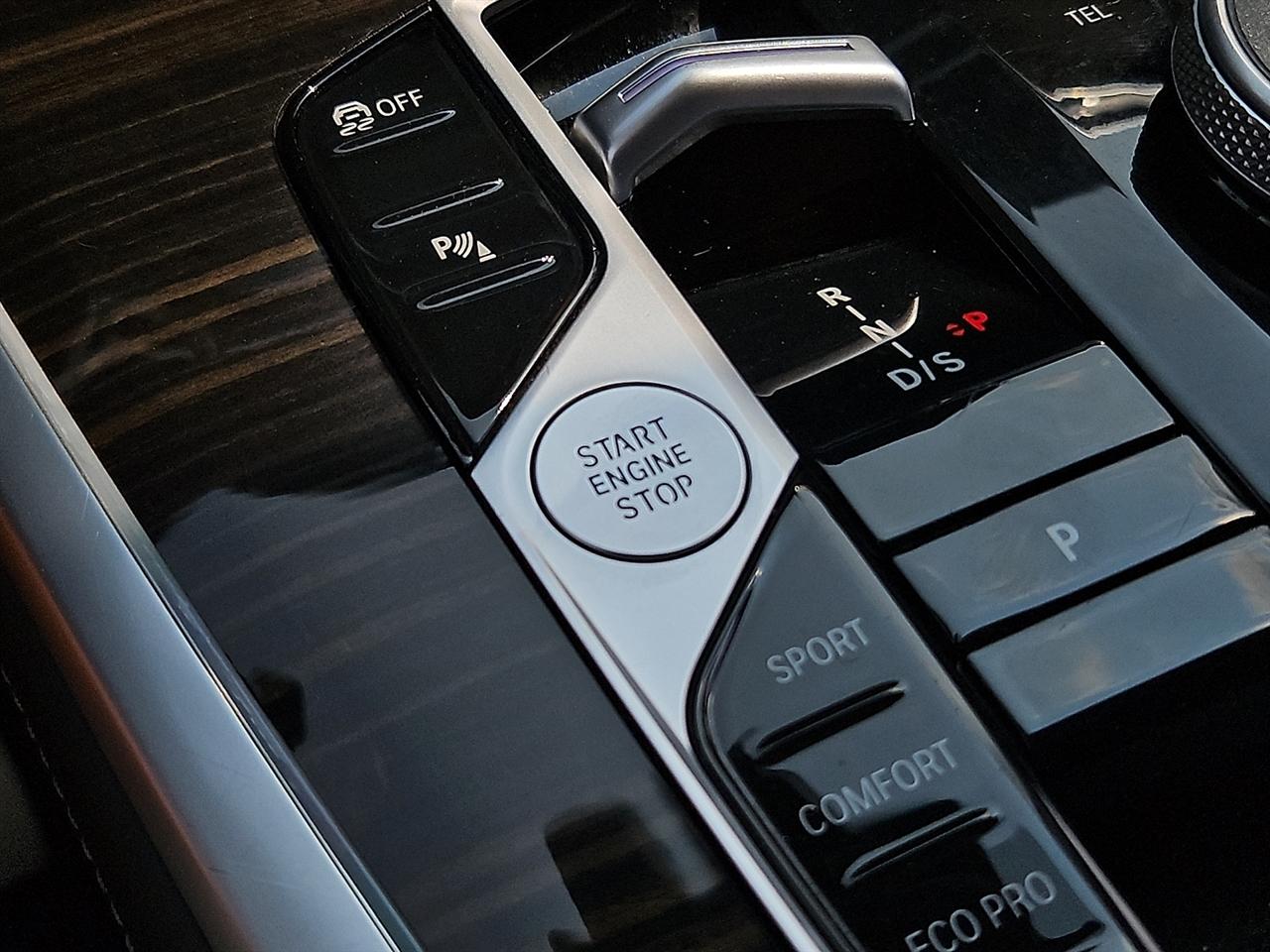 BMW X7 xDrive40i Sports Activity Vehicle 2025