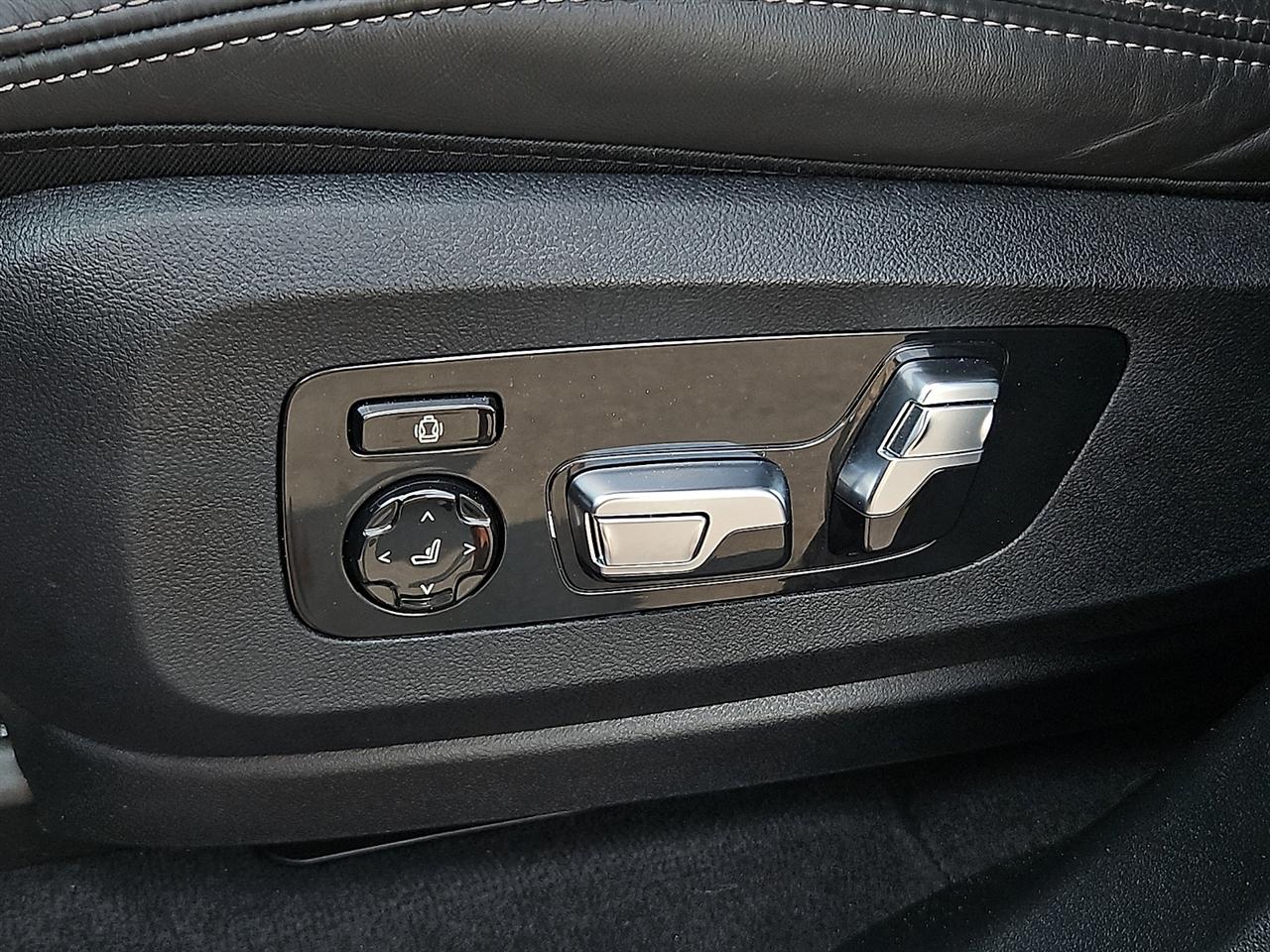 BMW X7 xDrive40i Sports Activity Vehicle 2025
