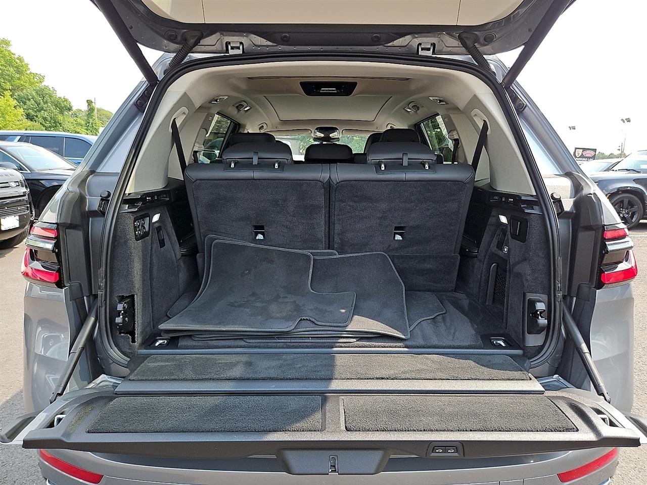 BMW X7 xDrive40i Sports Activity Vehicle 2025