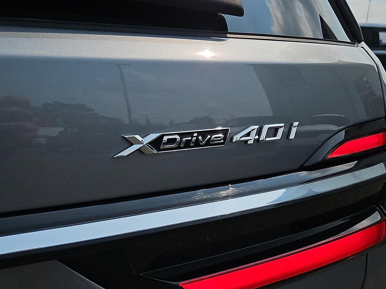 BMW X7 xDrive40i Sports Activity Vehicle 2025