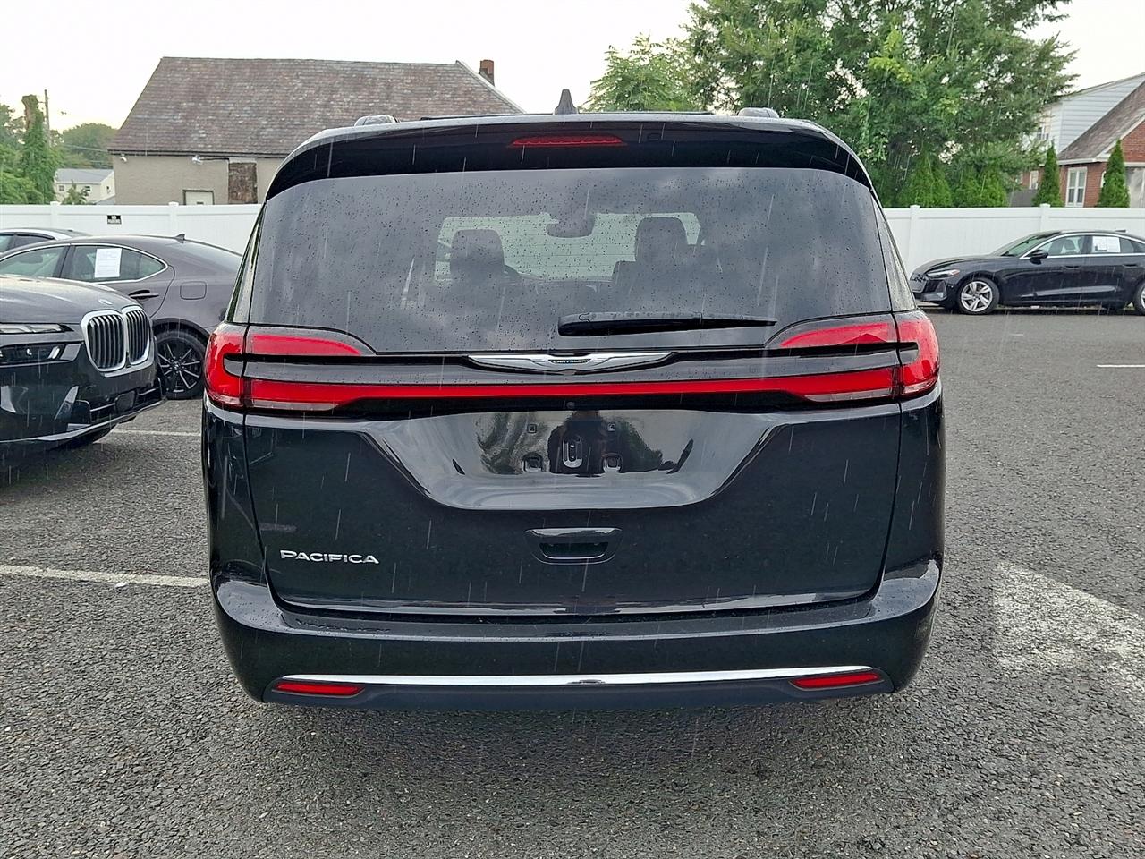 Chrysler Pacifica Touring L FWD 2022