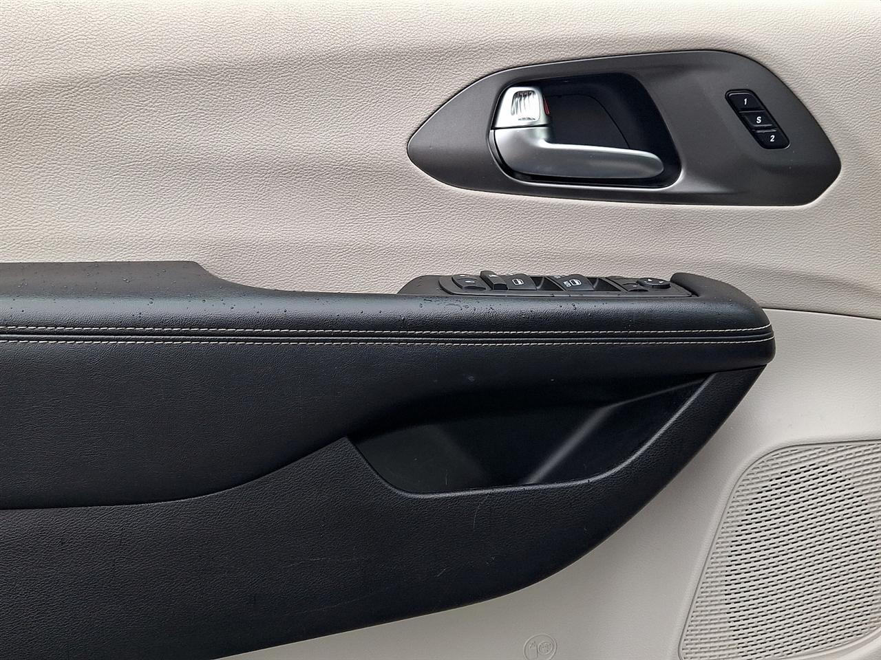 Chrysler Pacifica Touring L FWD 2022
