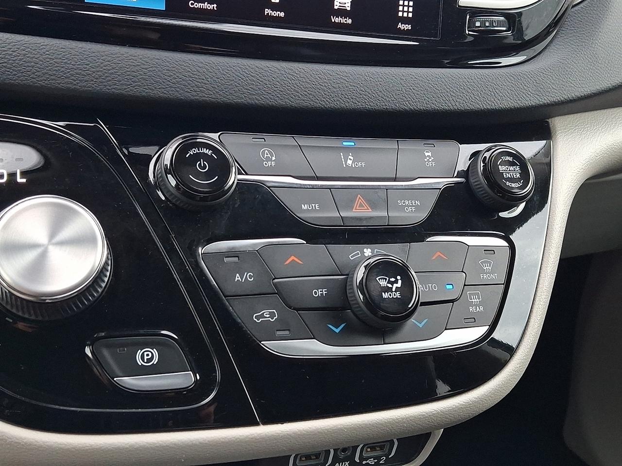 Chrysler Pacifica Touring L FWD 2022