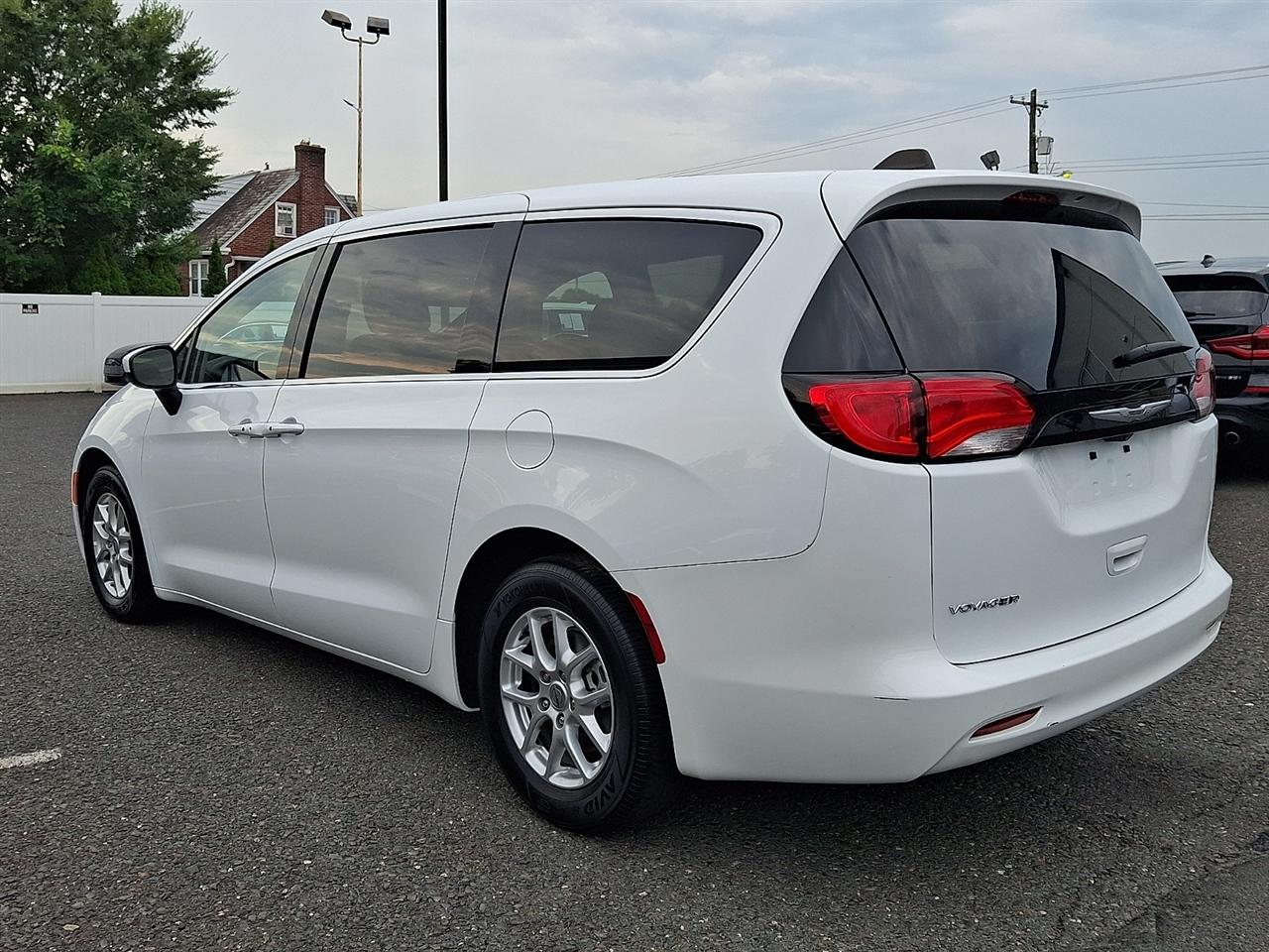 Chrysler Voyager LX FWD 2023