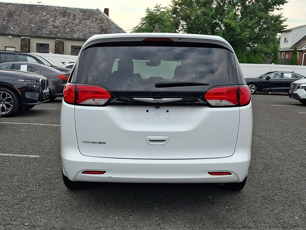 Chrysler Voyager LX FWD 2023