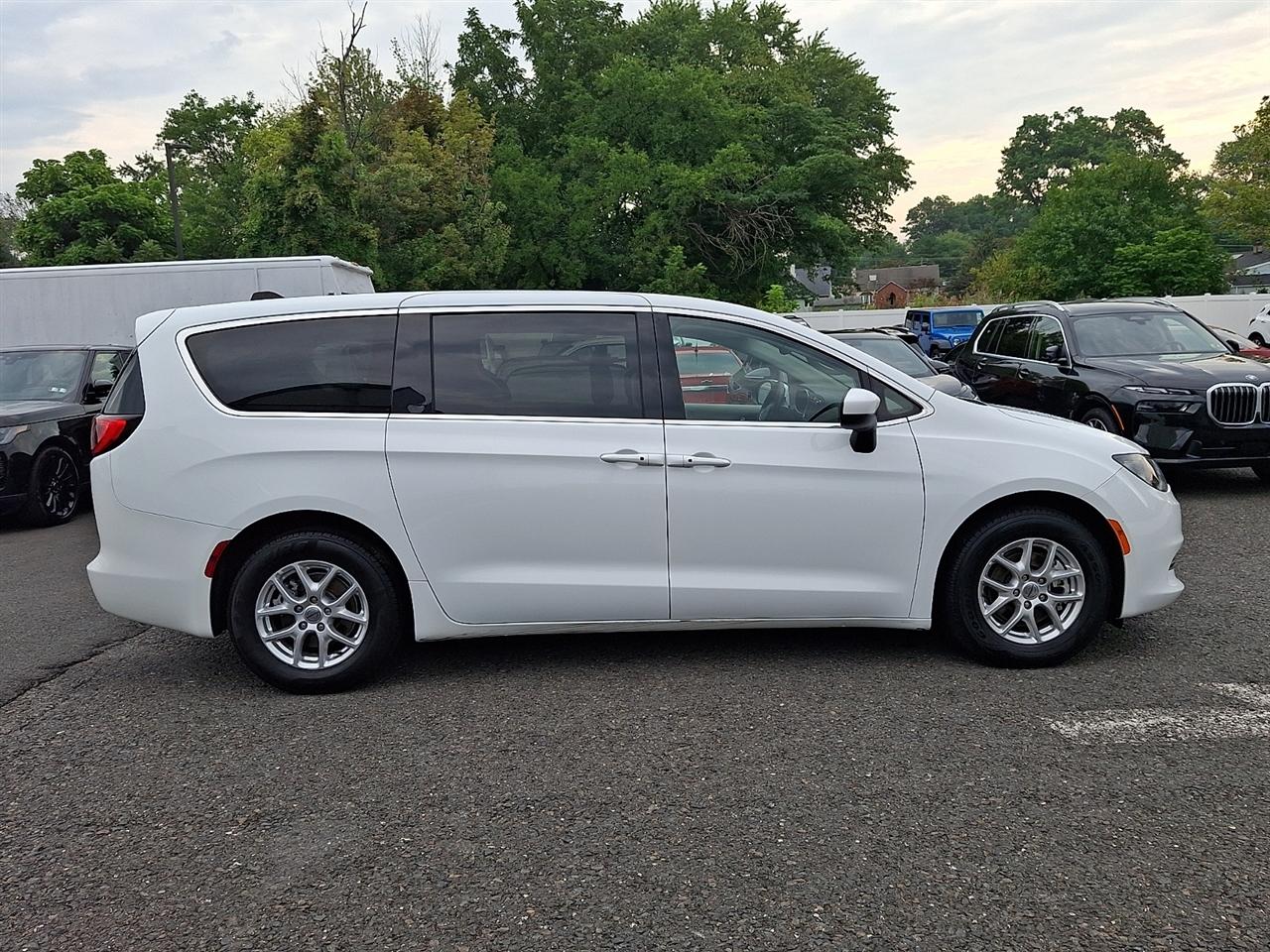 Chrysler Voyager LX FWD 2023