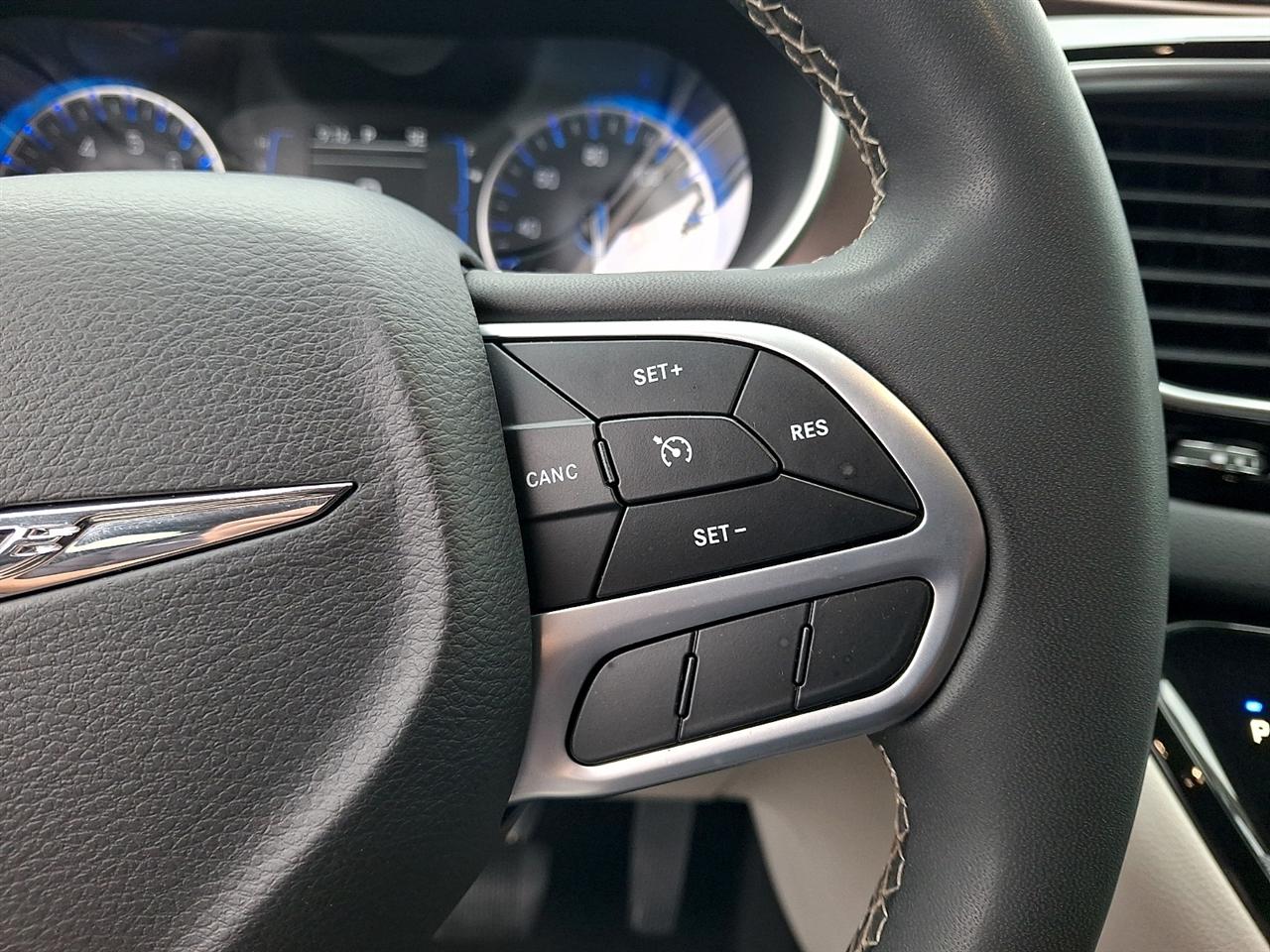 Chrysler Voyager LX FWD 2023