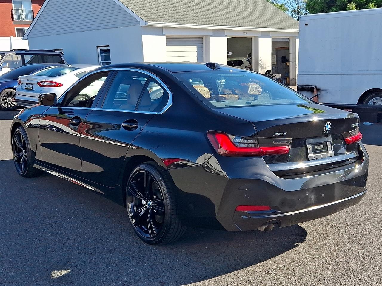 BMW 3 Series 330i xDrive Sedan 2024