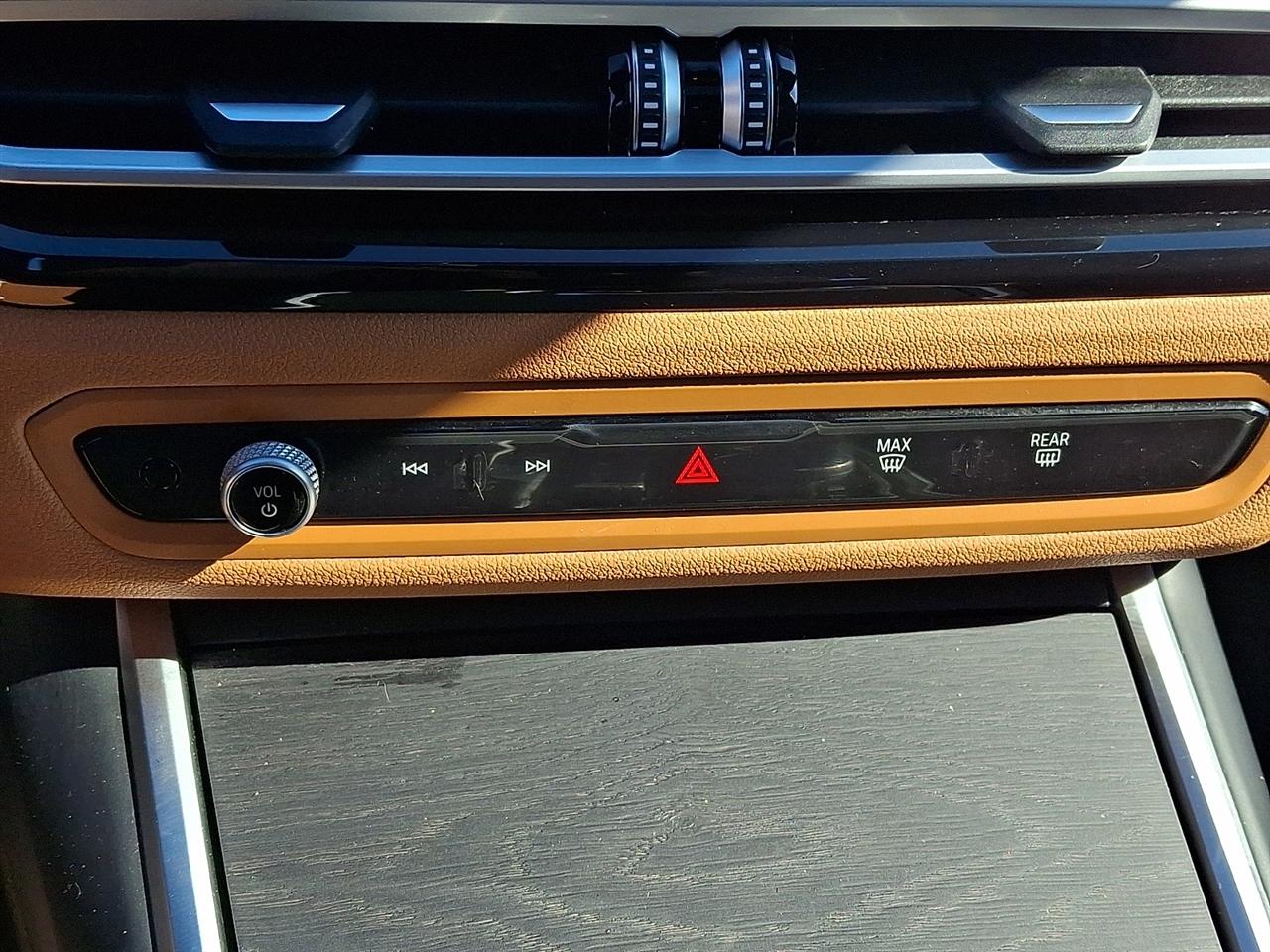 BMW 3 Series 330i xDrive Sedan 2024