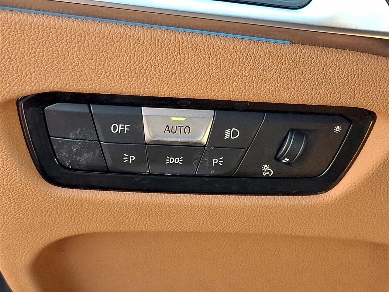 BMW 3 Series 330i xDrive Sedan 2024