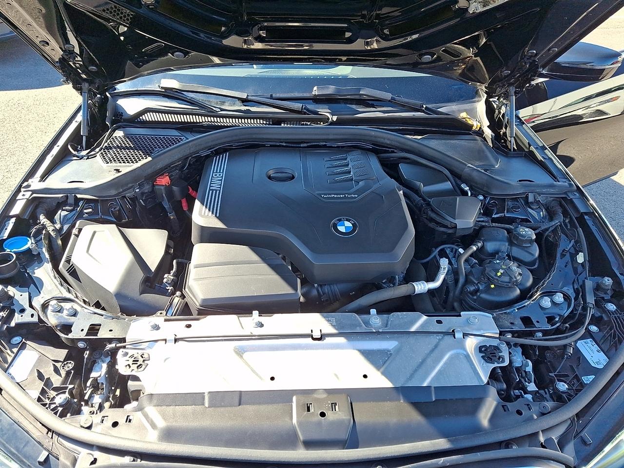 BMW 3 Series 330i xDrive Sedan 2024