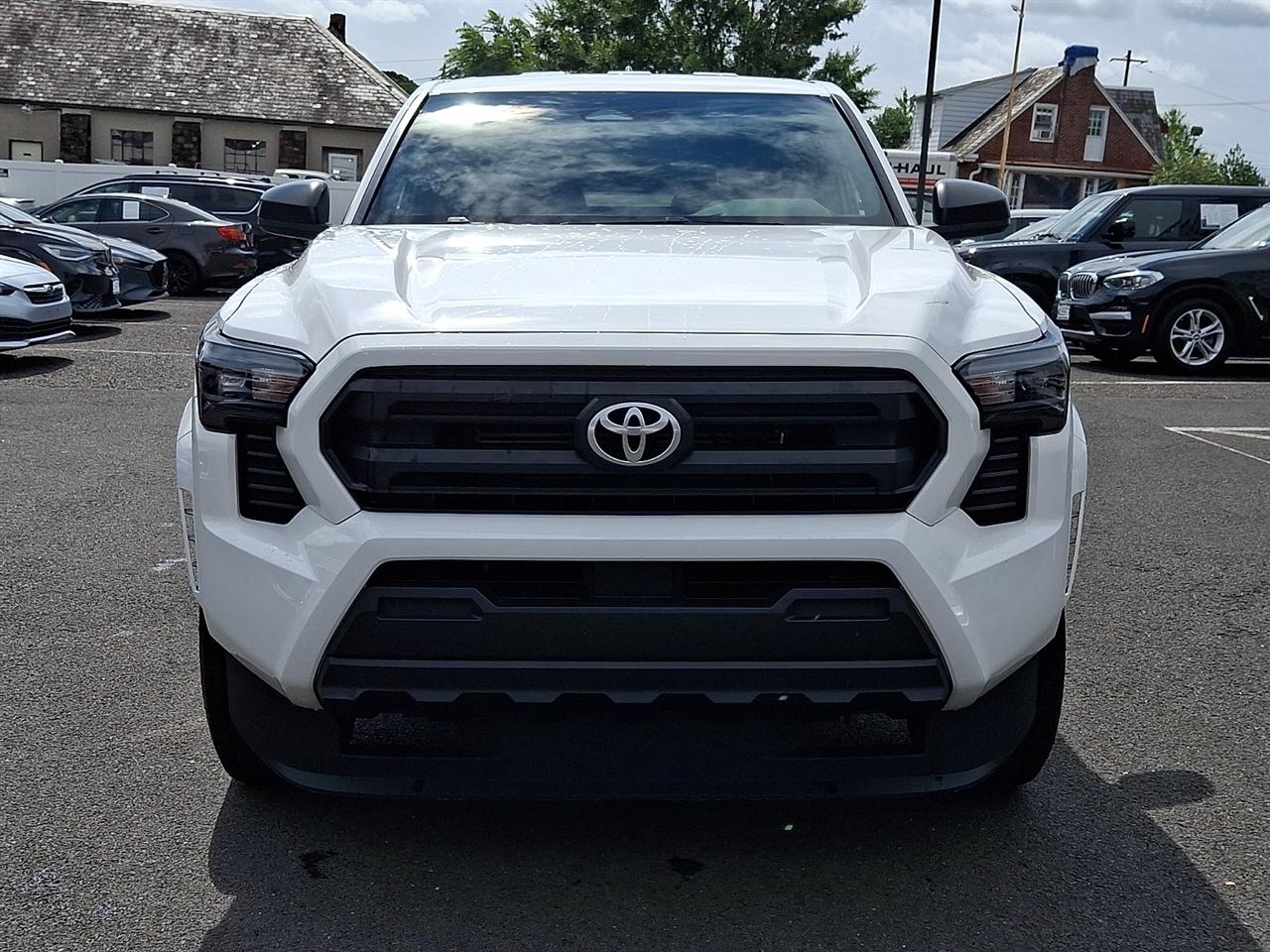 Toyota Tacoma 2WD SR XtraCab 6' Bed AT (Natl) 2024