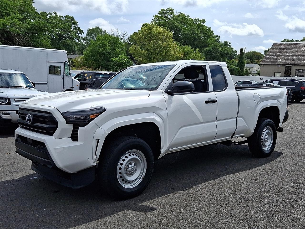 Toyota Tacoma 2WD SR XtraCab 6' Bed AT (Natl) 2024