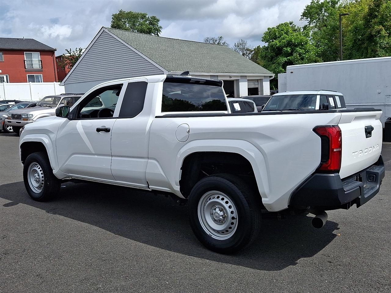 Toyota Tacoma 2WD SR XtraCab 6' Bed AT (Natl) 2024