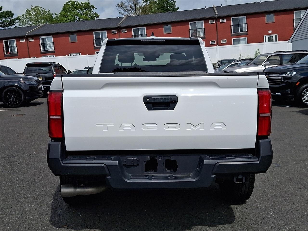Toyota Tacoma 2WD SR XtraCab 6' Bed AT (Natl) 2024