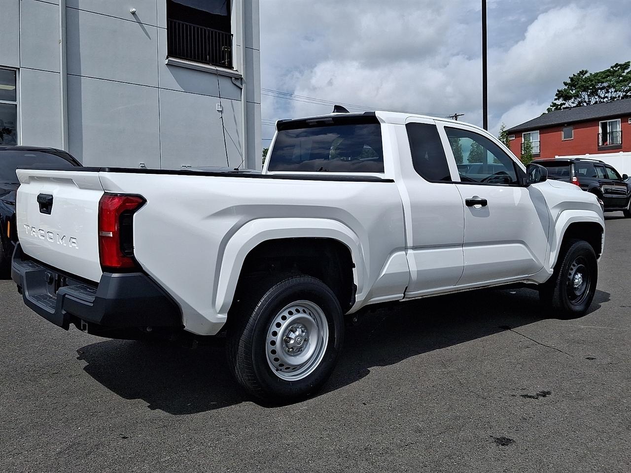Toyota Tacoma 2WD SR XtraCab 6' Bed AT (Natl) 2024