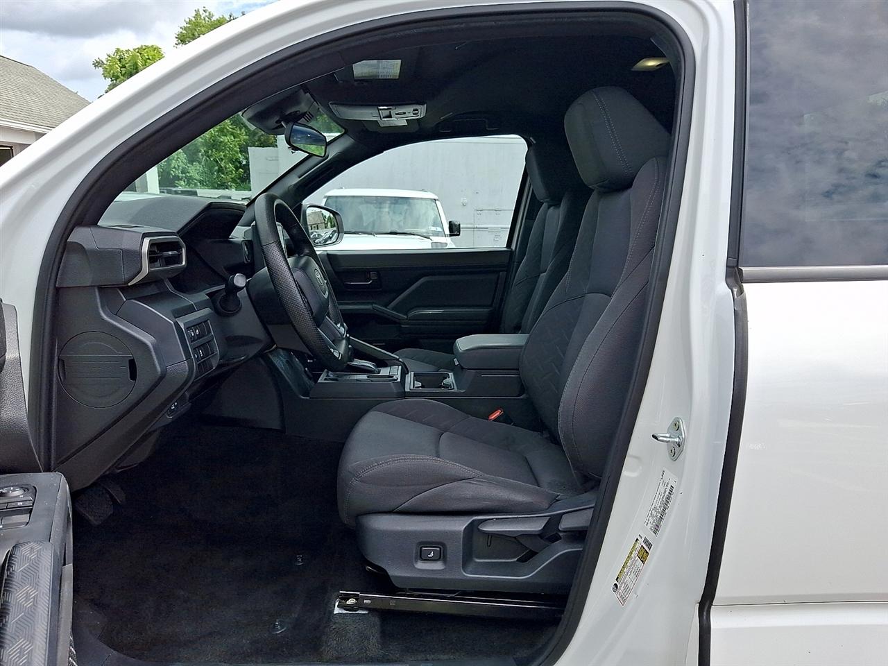 Toyota Tacoma 2WD SR XtraCab 6' Bed AT (Natl) 2024