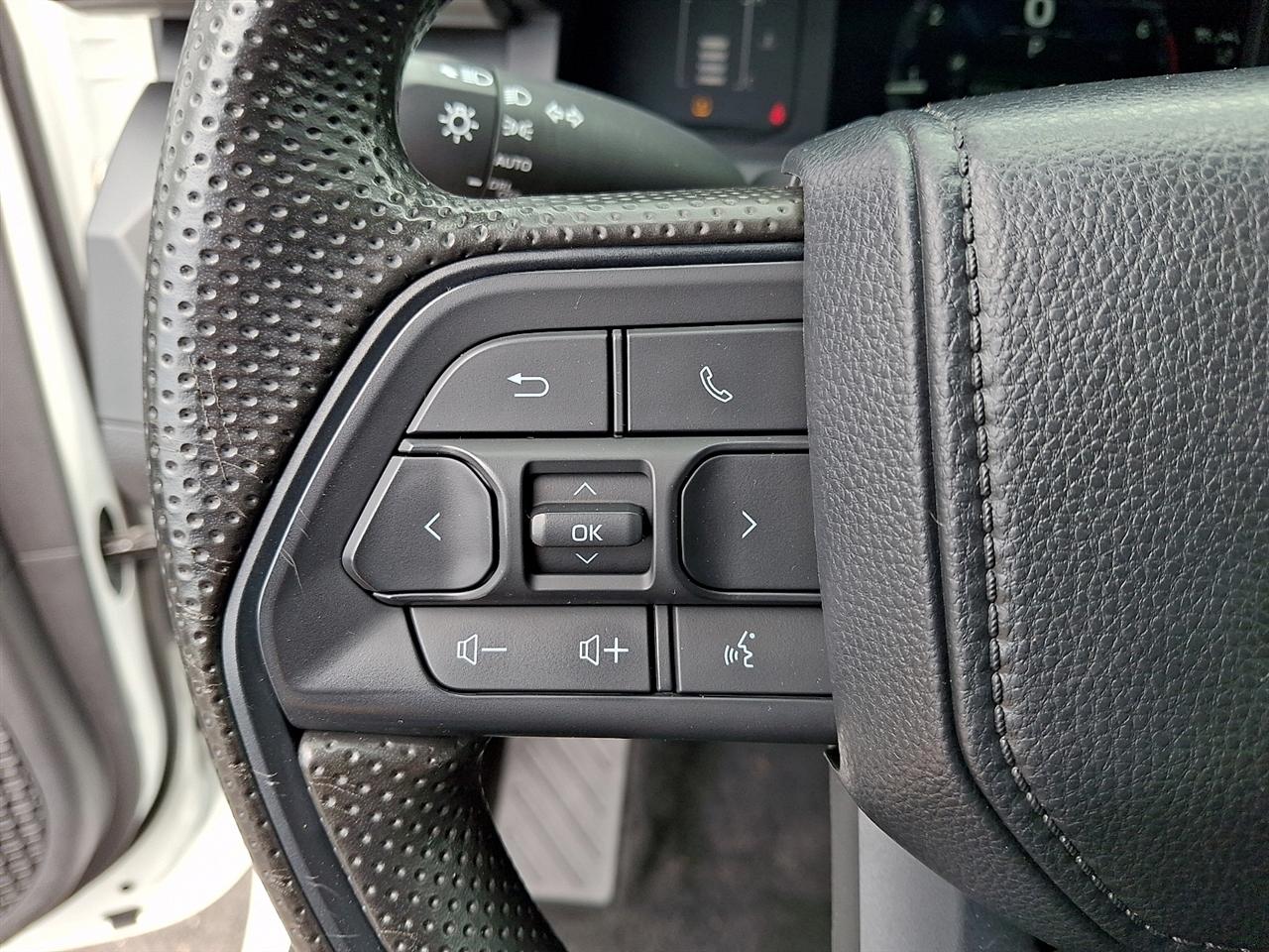 Toyota Tacoma 2WD SR XtraCab 6' Bed AT (Natl) 2024