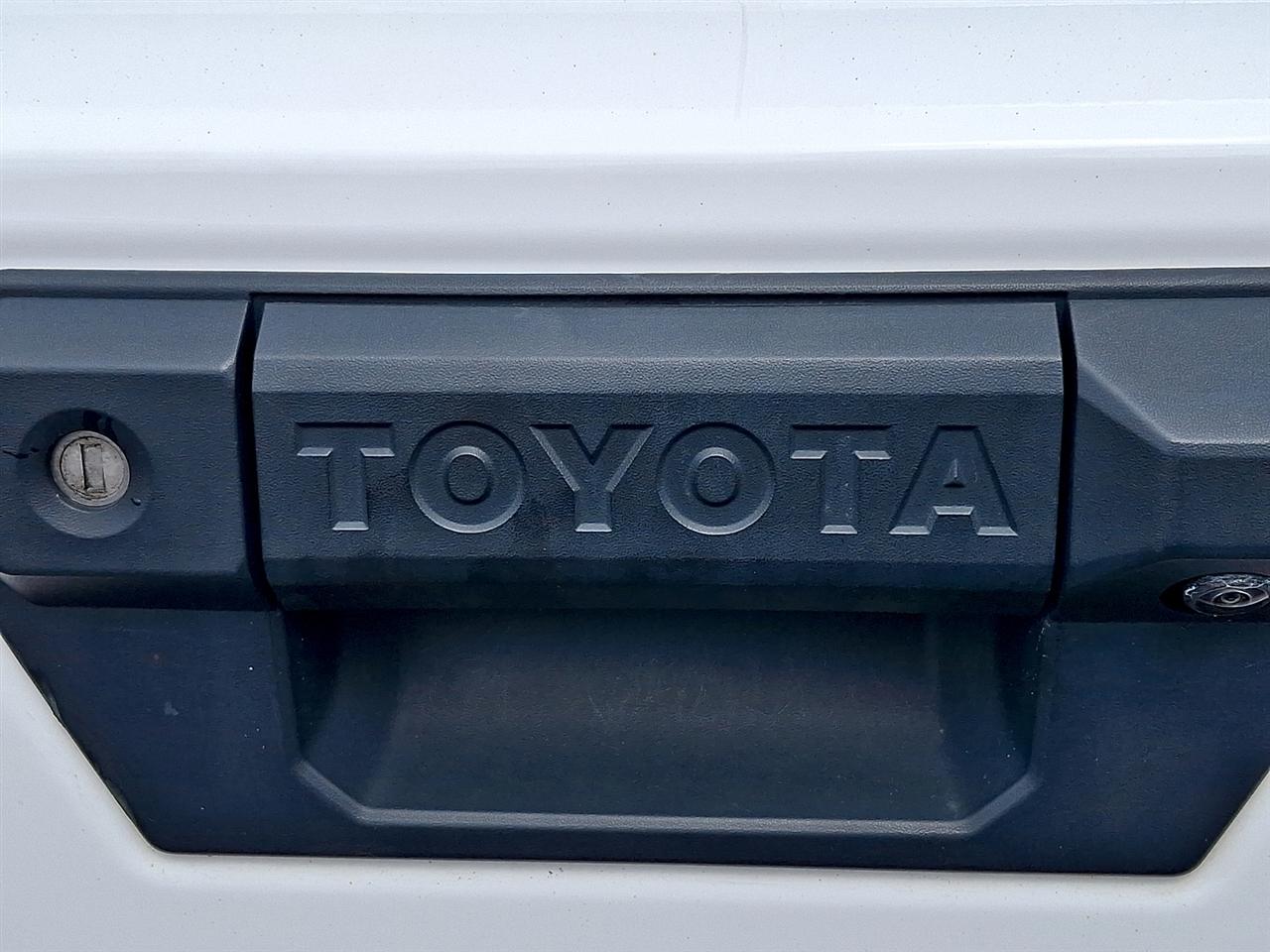 Toyota Tacoma 2WD SR XtraCab 6' Bed AT (Natl) 2024