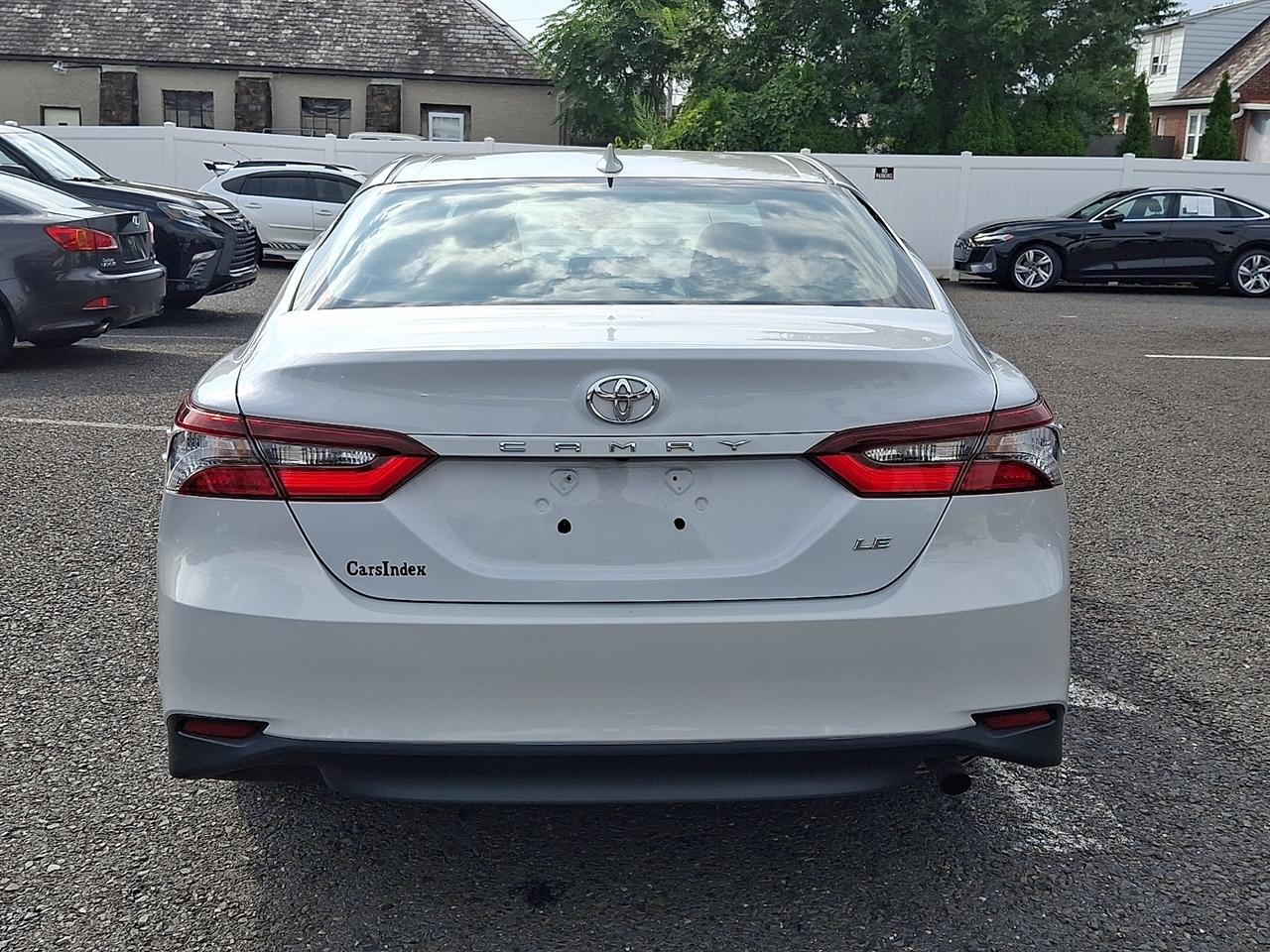 Toyota Camry LE Auto (Natl) 2022