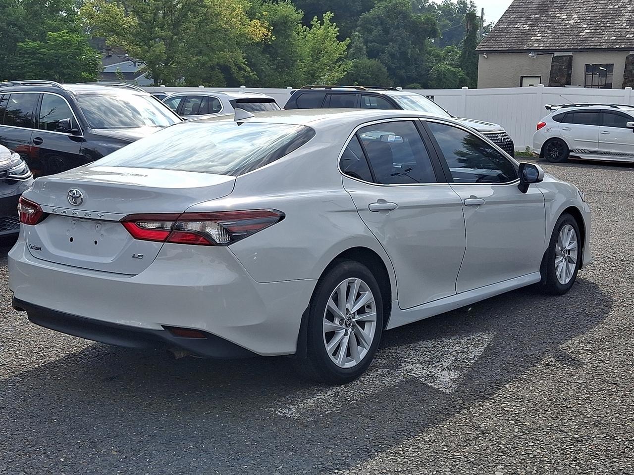 Toyota Camry LE Auto (Natl) 2022