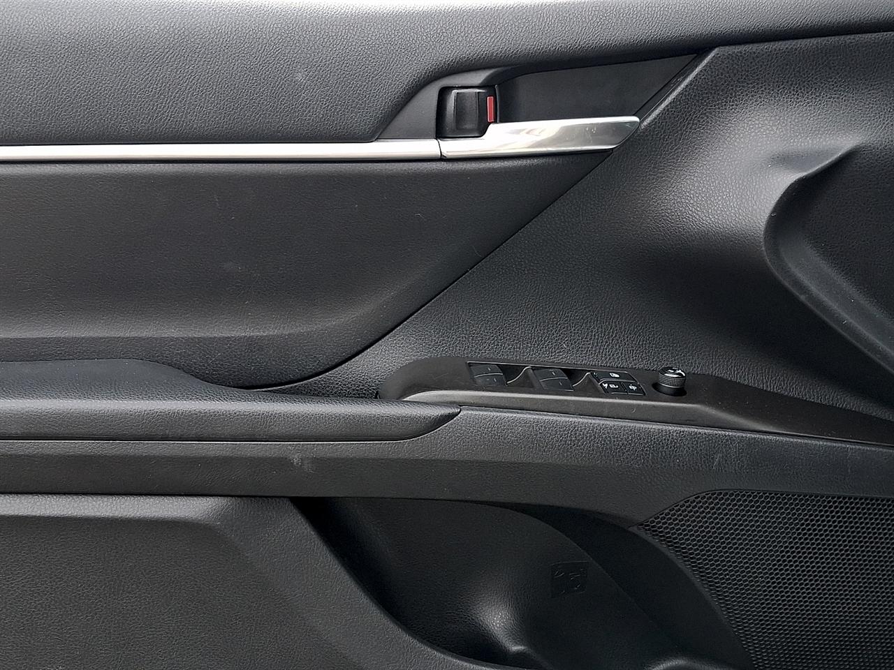 Toyota Camry LE Auto (Natl) 2022