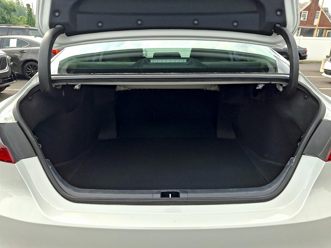 Toyota Camry LE Auto (Natl) 2022