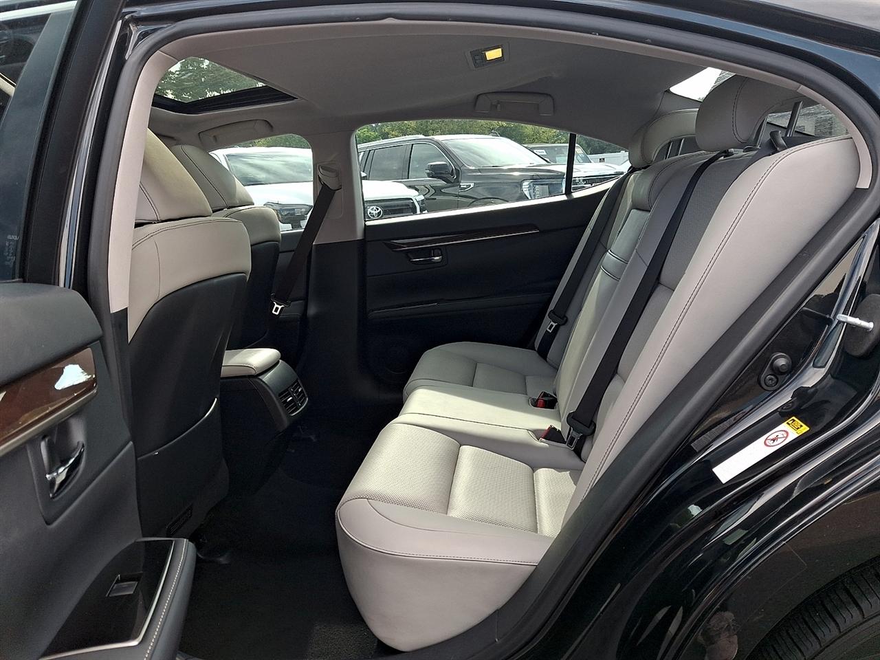 Lexus ES ES 350 FWD 2017