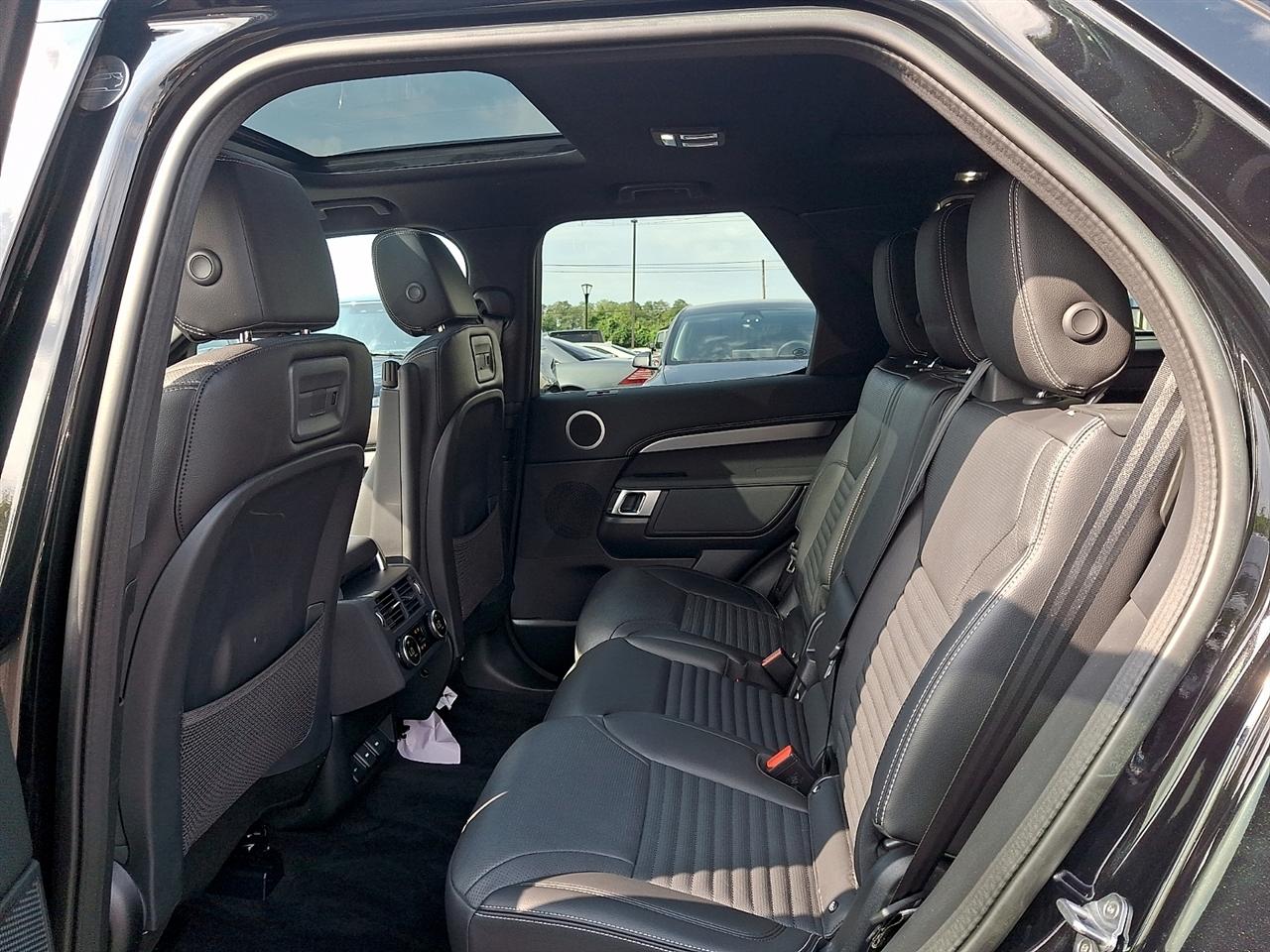 Land Rover Discovery P300 S R-Dynamic 2023